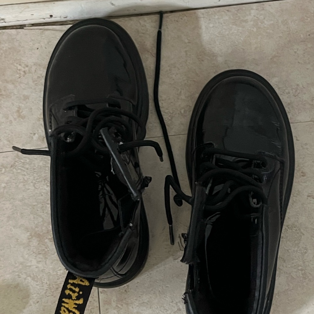 Kids Dr. Martens 1460 Black Patent Leather Unisex Lace Up Combat Boots - Picture 7 of 7
